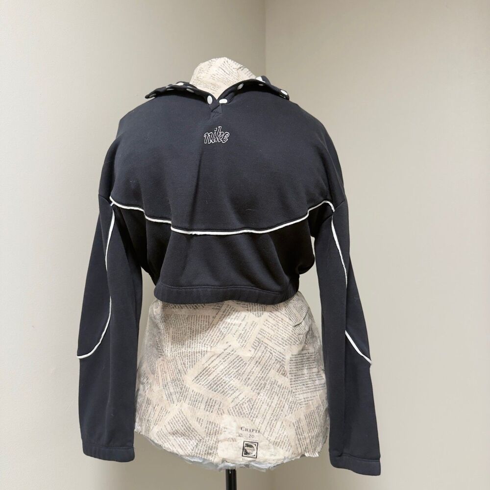 Y2K Sporty Black Nike Cropped Pullover Sweatshirt